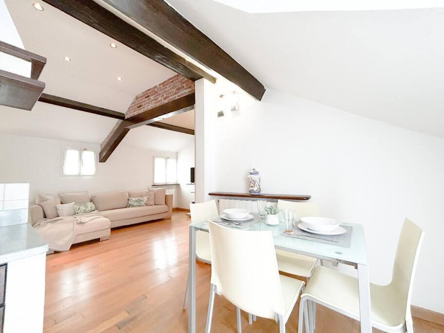 Elegante Mansarda 300Mt Dal Mare - Centro - Wifi Appartement Savona Buitenkant foto