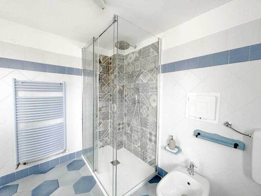 Elegante Mansarda 300Mt Dal Mare - Centro - Wifi Appartement Savona Buitenkant foto