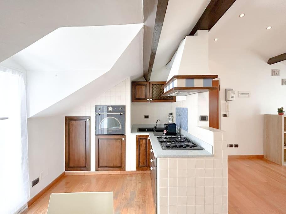 Elegante Mansarda 300Mt Dal Mare - Centro - Wifi Appartement Savona Buitenkant foto