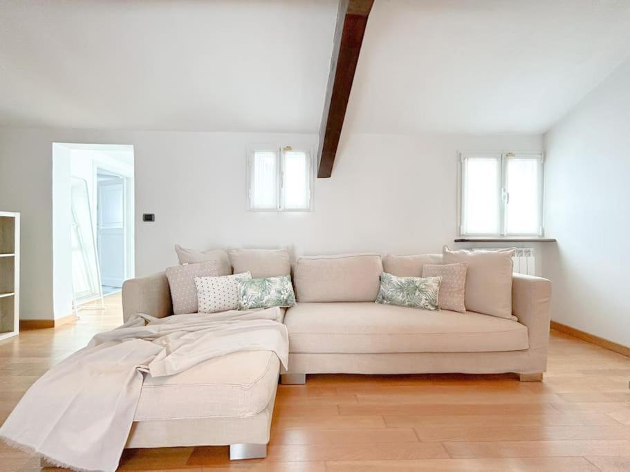 Elegante Mansarda 300Mt Dal Mare - Centro - Wifi Appartement Savona Buitenkant foto