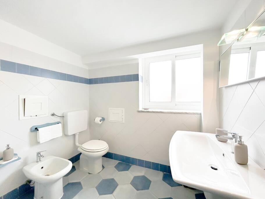 Elegante Mansarda 300Mt Dal Mare - Centro - Wifi Appartement Savona Buitenkant foto