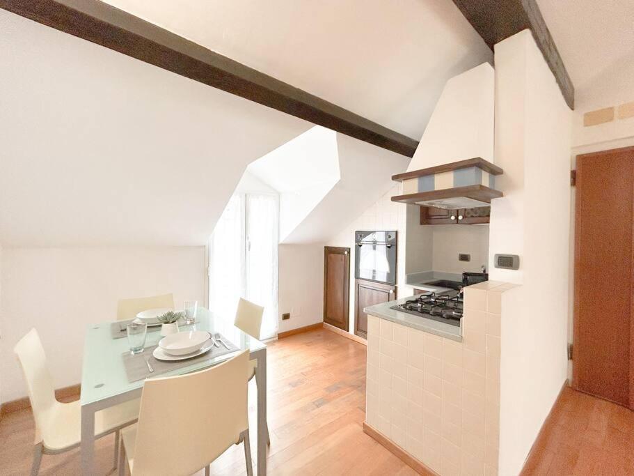 Elegante Mansarda 300Mt Dal Mare - Centro - Wifi Appartement Savona Buitenkant foto