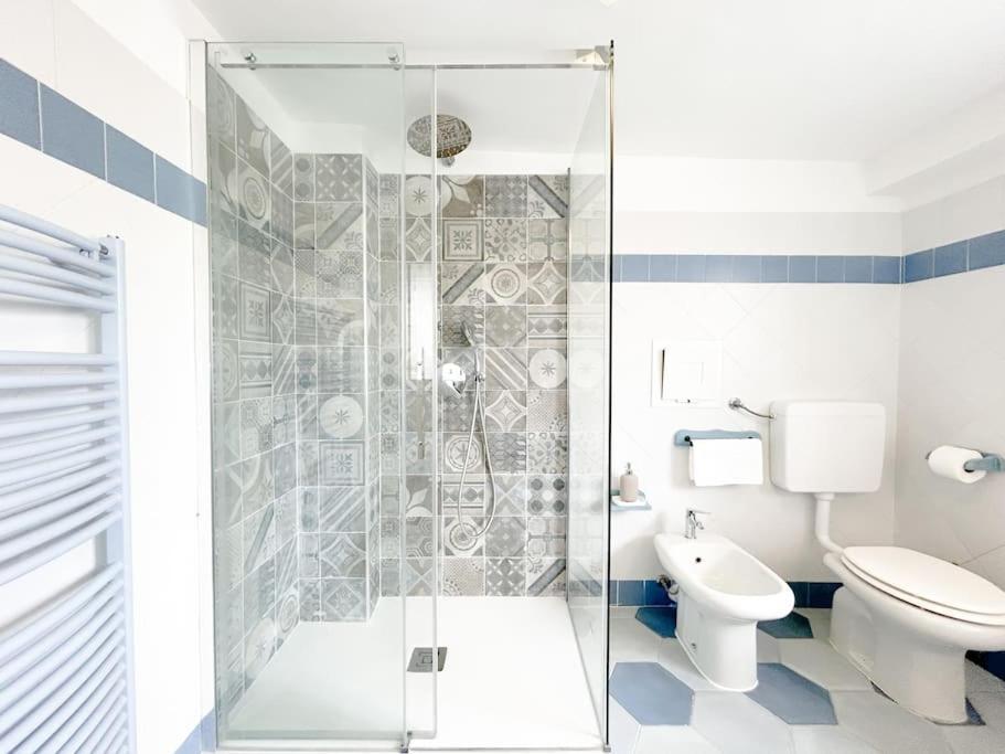 Elegante Mansarda 300Mt Dal Mare - Centro - Wifi Appartement Savona Buitenkant foto