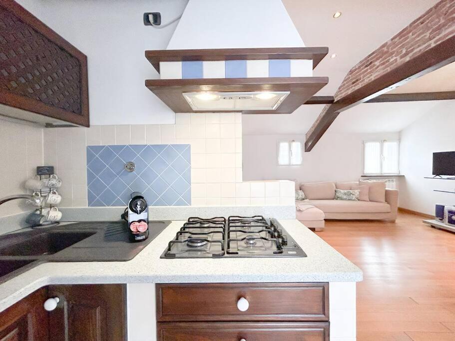 Elegante Mansarda 300Mt Dal Mare - Centro - Wifi Appartement Savona Buitenkant foto
