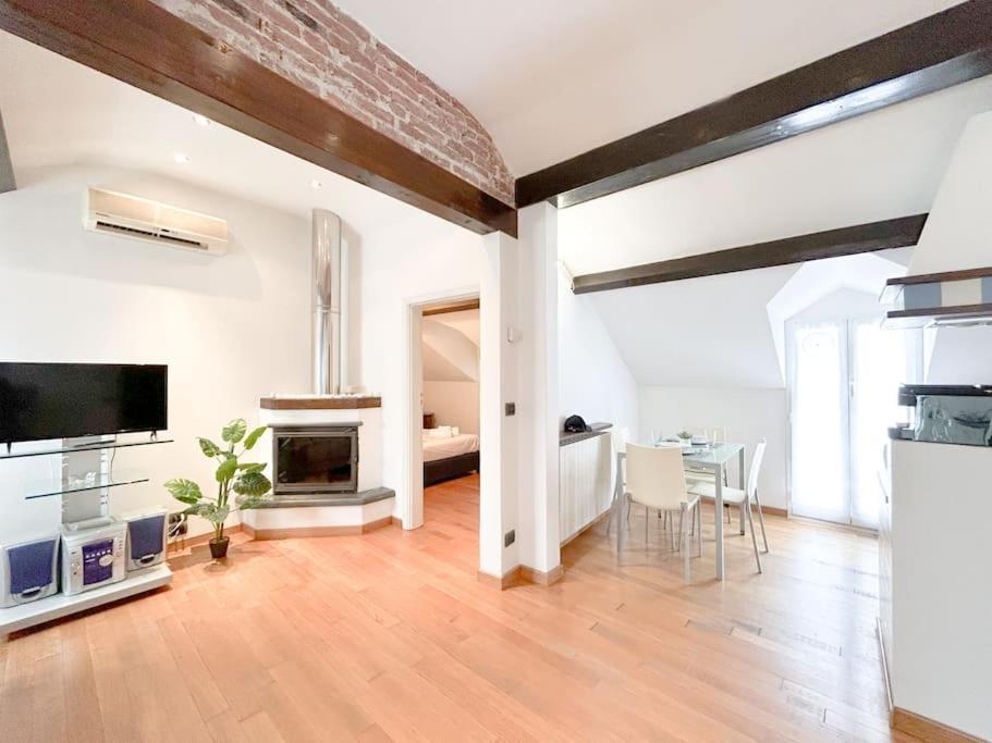Elegante Mansarda 300Mt Dal Mare - Centro - Wifi Appartement Savona Buitenkant foto