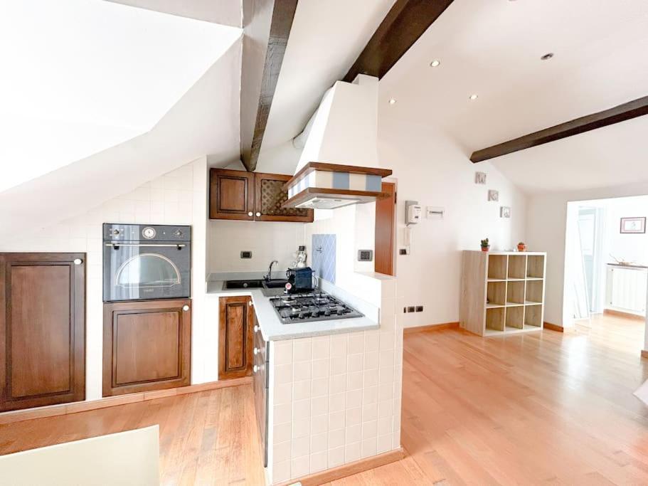 Elegante Mansarda 300Mt Dal Mare - Centro - Wifi Appartement Savona Buitenkant foto
