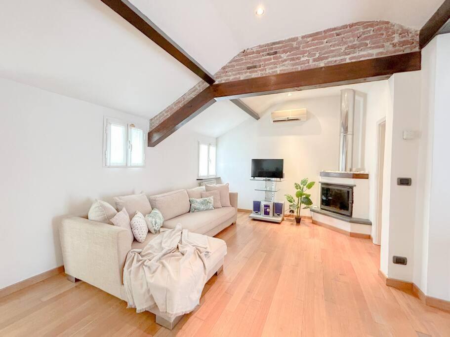 Elegante Mansarda 300Mt Dal Mare - Centro - Wifi Appartement Savona Buitenkant foto